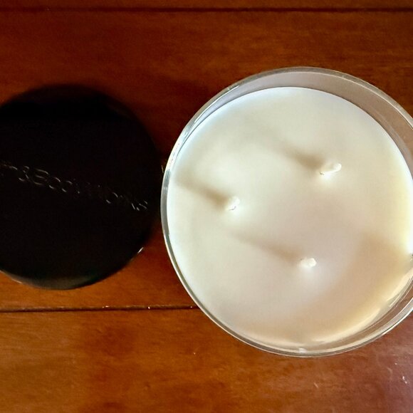 NEW SUGARED PRETZEL TWIST 3-Wick 14.5 oz Candle Bath & Body Works - Picture 2 of 4